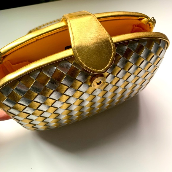 Vintage Woven Fiona Silver and Gold Hard Clutch Purse with Chain - Picture 3 of 11